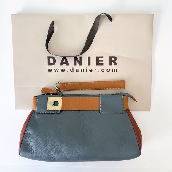 Danier Handbags - 🎈HOST PICK🎈 🆕Genuine Leather Danier Blue /Tan Clutch Handbag